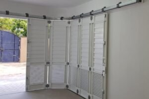pintu garasi